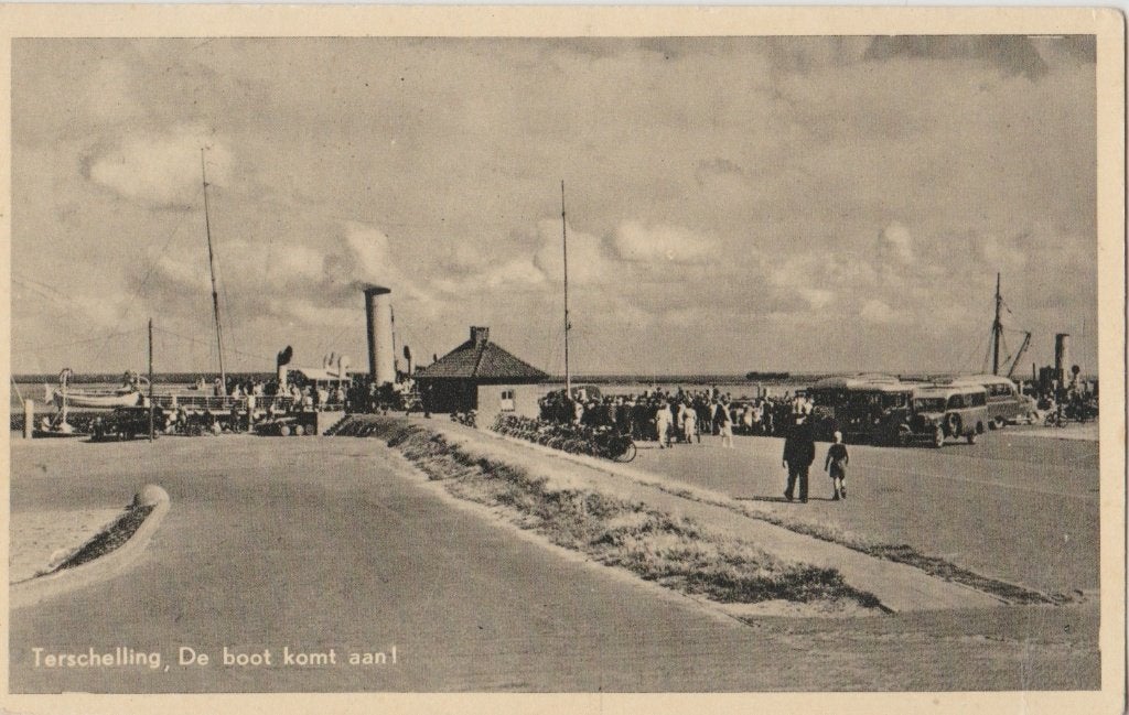 1958 terschelling haven parkeerplaats wadden eiland, Ophalen of Verzenden, 1940 tot 1960, Gelopen, Waddeneilanden