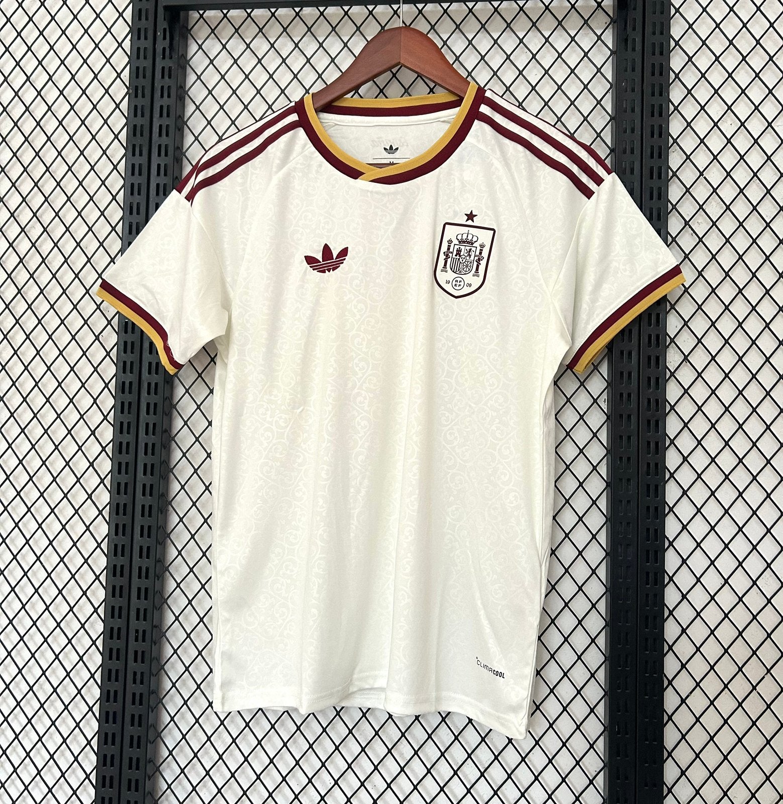 Spanje Voetbal T-Shirt, Maat 52/54 (L), Beige, Nieuw, Ophalen of Verzenden