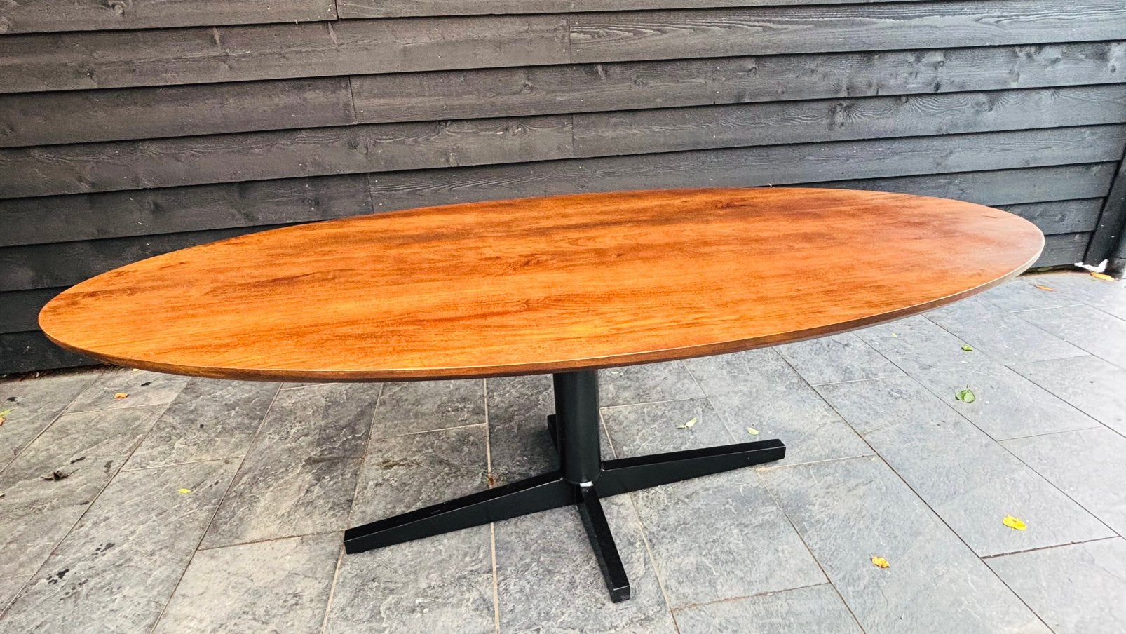 Eettafel van mangohout in noten kleur (ovaal), Ophalen, 200 cm of meer, 50 tot 100 cm, Zo goed als nieuw