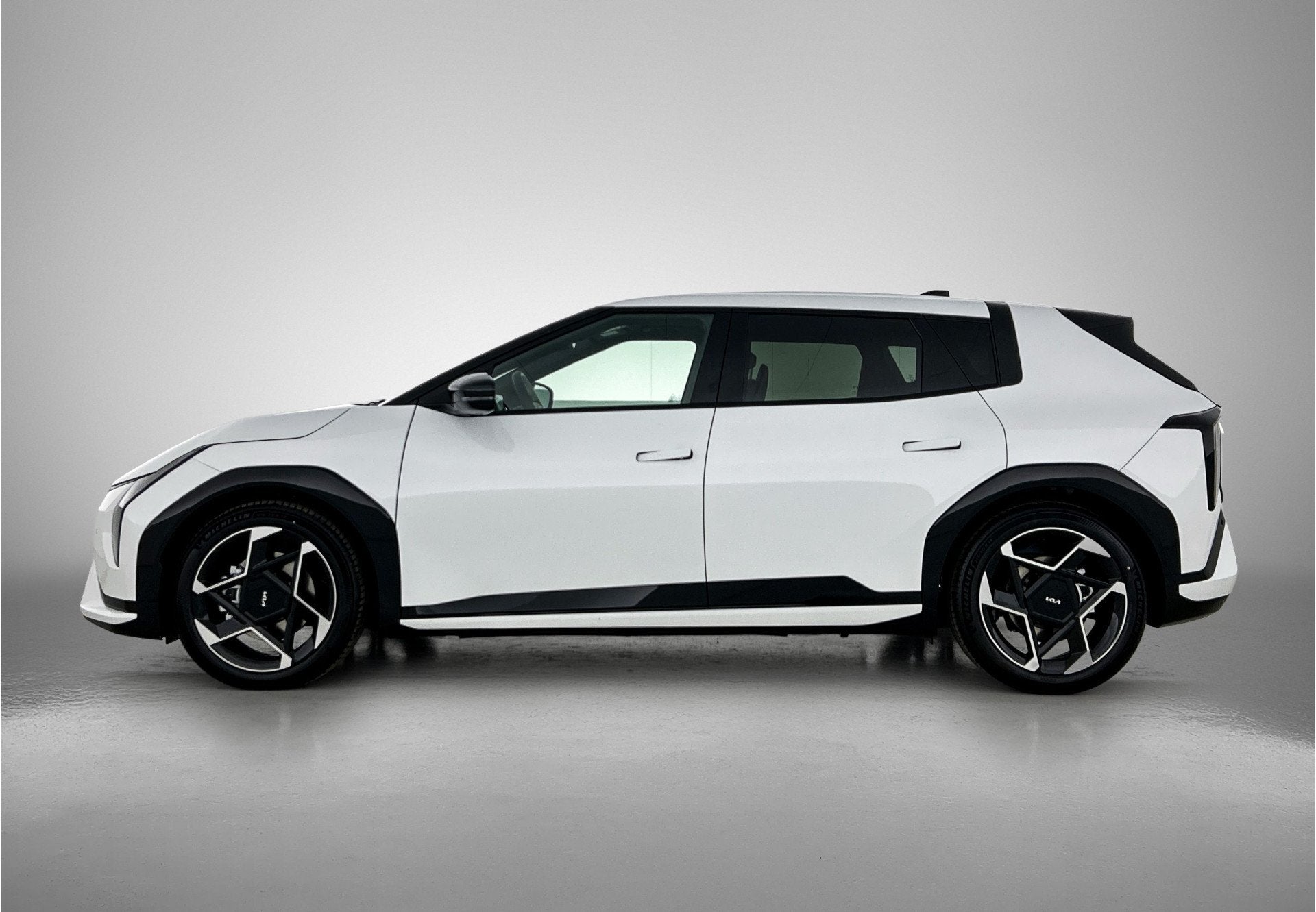 Kia EV4 GT-Line Business Edition 81.4 kWh Stoel en stuurverw, Auto's, 510 min, Zwart, 33 min, Wit