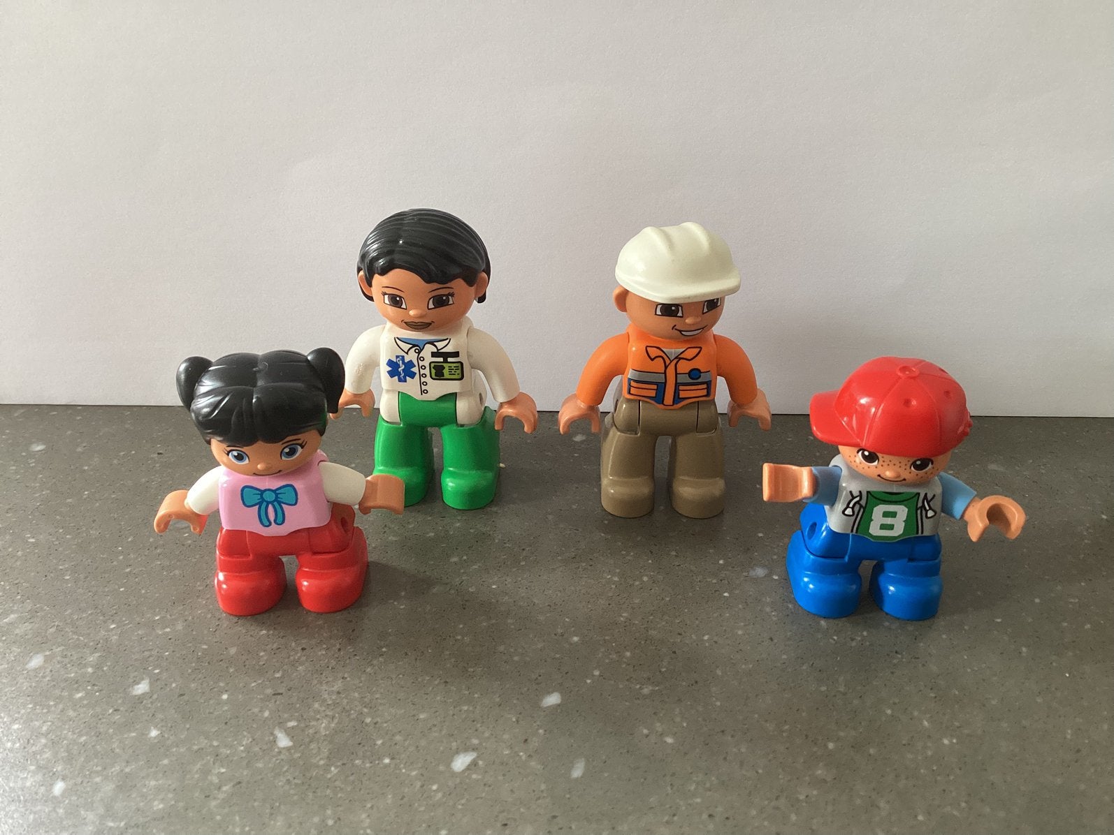 Duplo poppetje / poppetjes gezin vader moeder meisje jongen, Aastvej 1, 7190 Billund, Denemarken, Product.compliance@LEGO.com