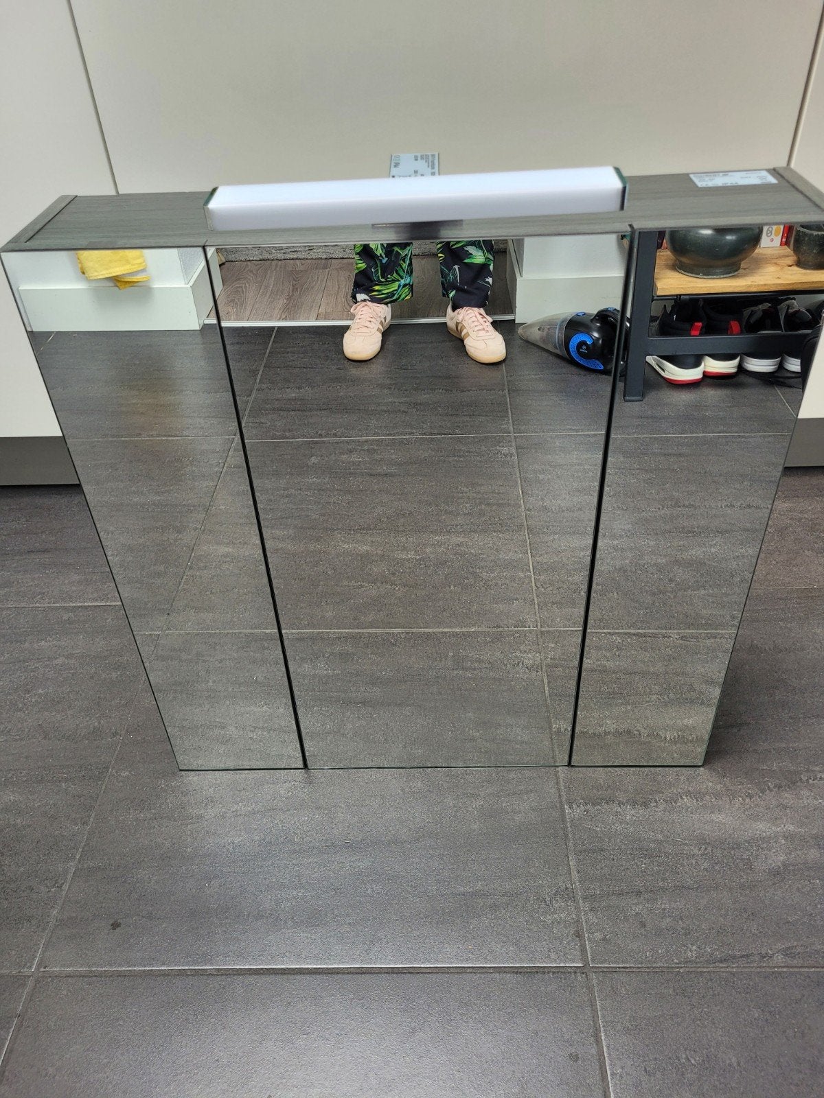 Allibert Juno 3-deurs spiegelkast, met lamp en stopcontact, Ophalen, 50 tot 100 cm, Minder dan 25 cm, Minder dan 100 cm