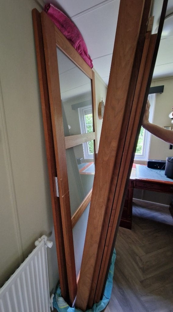 GRATIS kledingkast met schuifdeuren (ca. 220 x 200 x 66 cm), Huis en Inrichting, Kasten | Kledingkasten, Ophalen, Met deur(en)