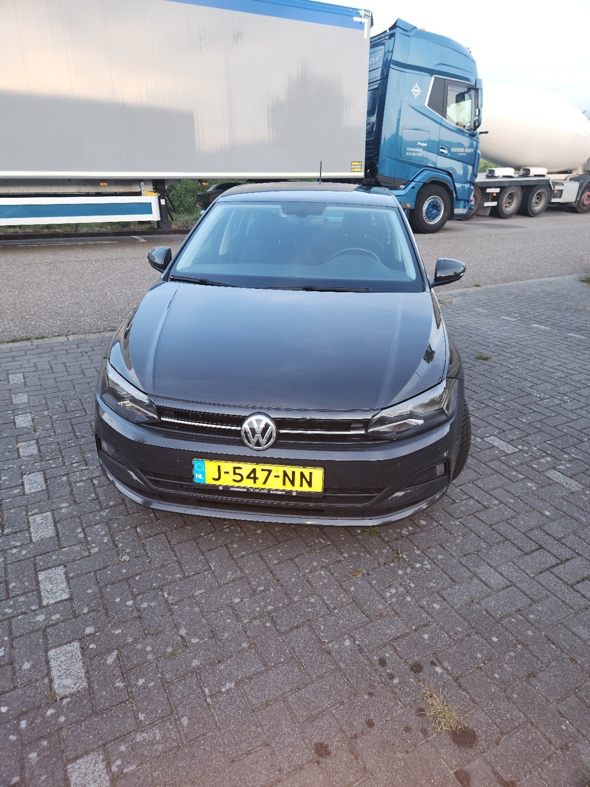 Volkswagen Polo 1.0 TSI 95pk 2018 Grijs, Auto's, Voorwielaandrijving, 40 €/maand, 23 km/l, Handgeschakeld