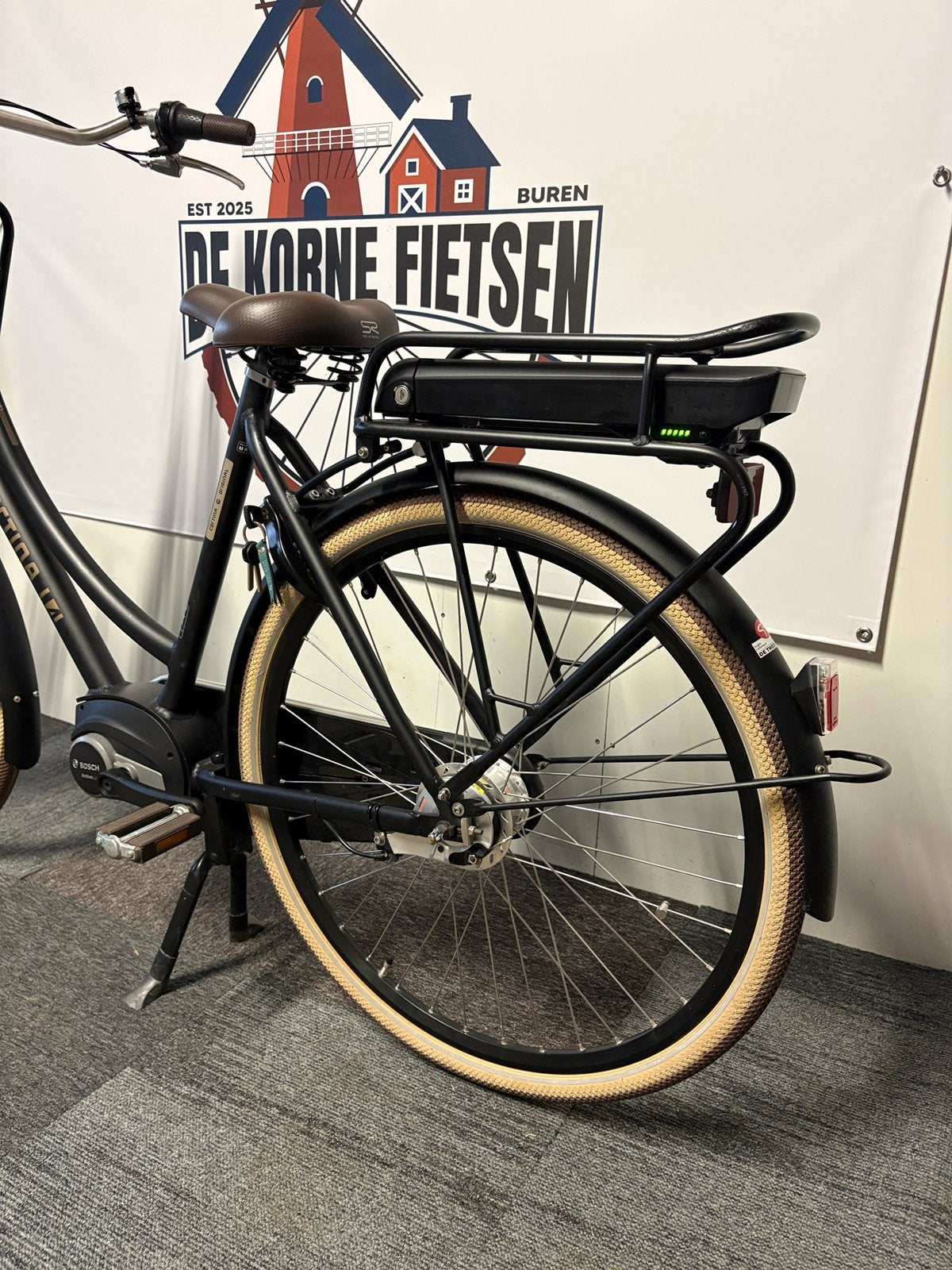 Cortina U4 met Bosch middenmotor., Versnellingen, 56 cm of meer, Zo goed als nieuw, Ophalen