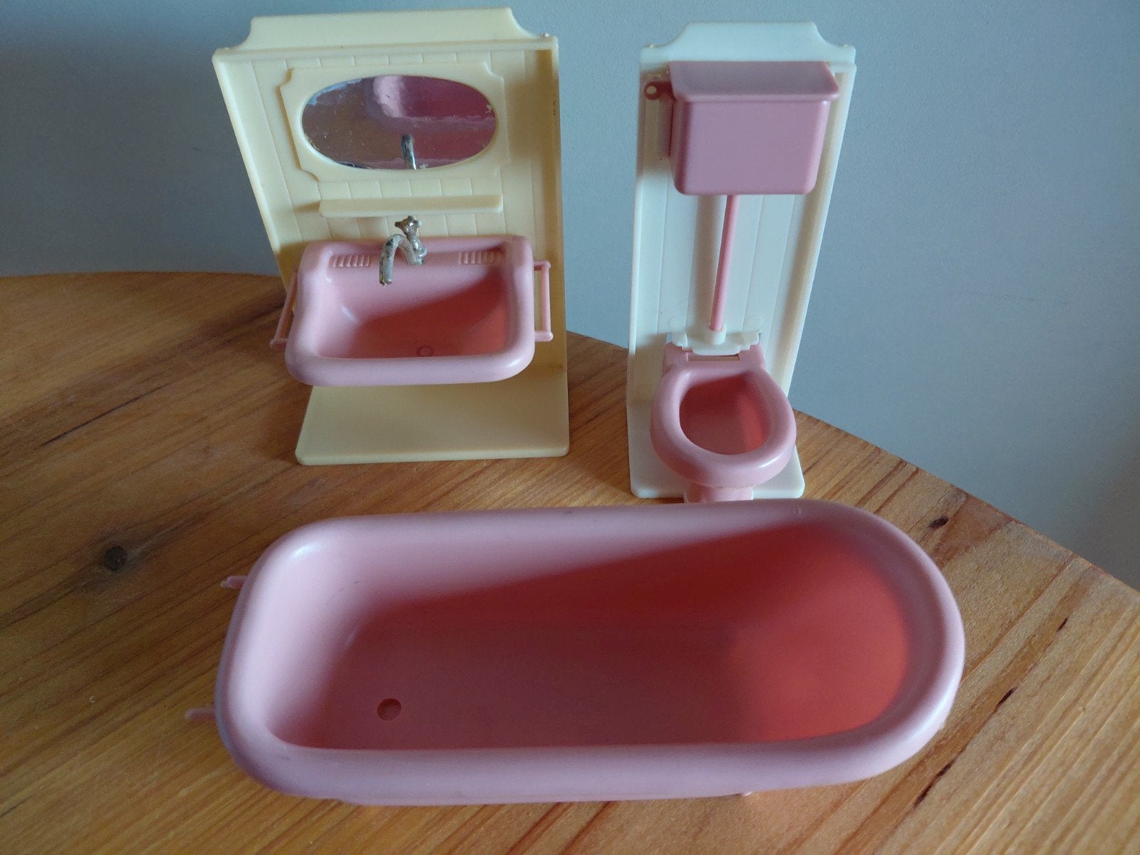 Roze vintage poppenhuis badkamer/toilet/bad, Verzamelen, Poppenhuizen en Toebehoren, Ophalen of Verzenden, Gebruikt, Poppenhuis