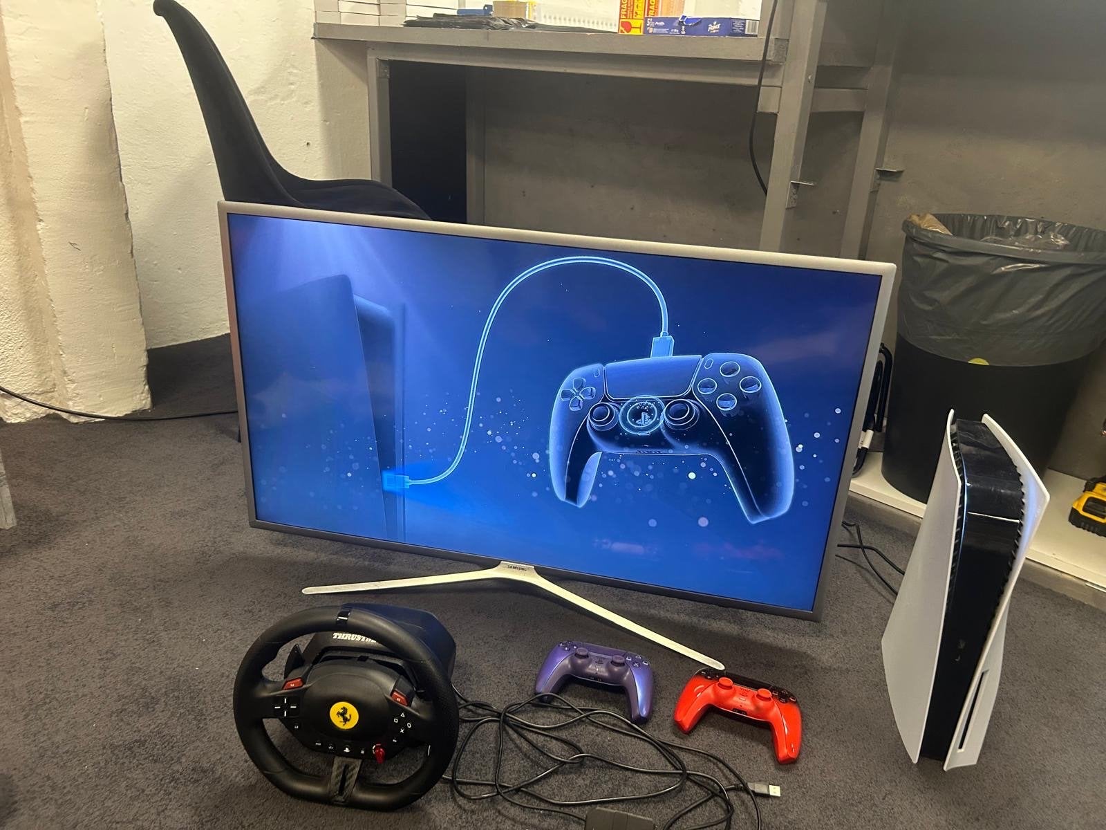 PS5 Bundel: Console, TV, Stuur, Pedalen en 2 Controllers, Ophalen, Gebruikt