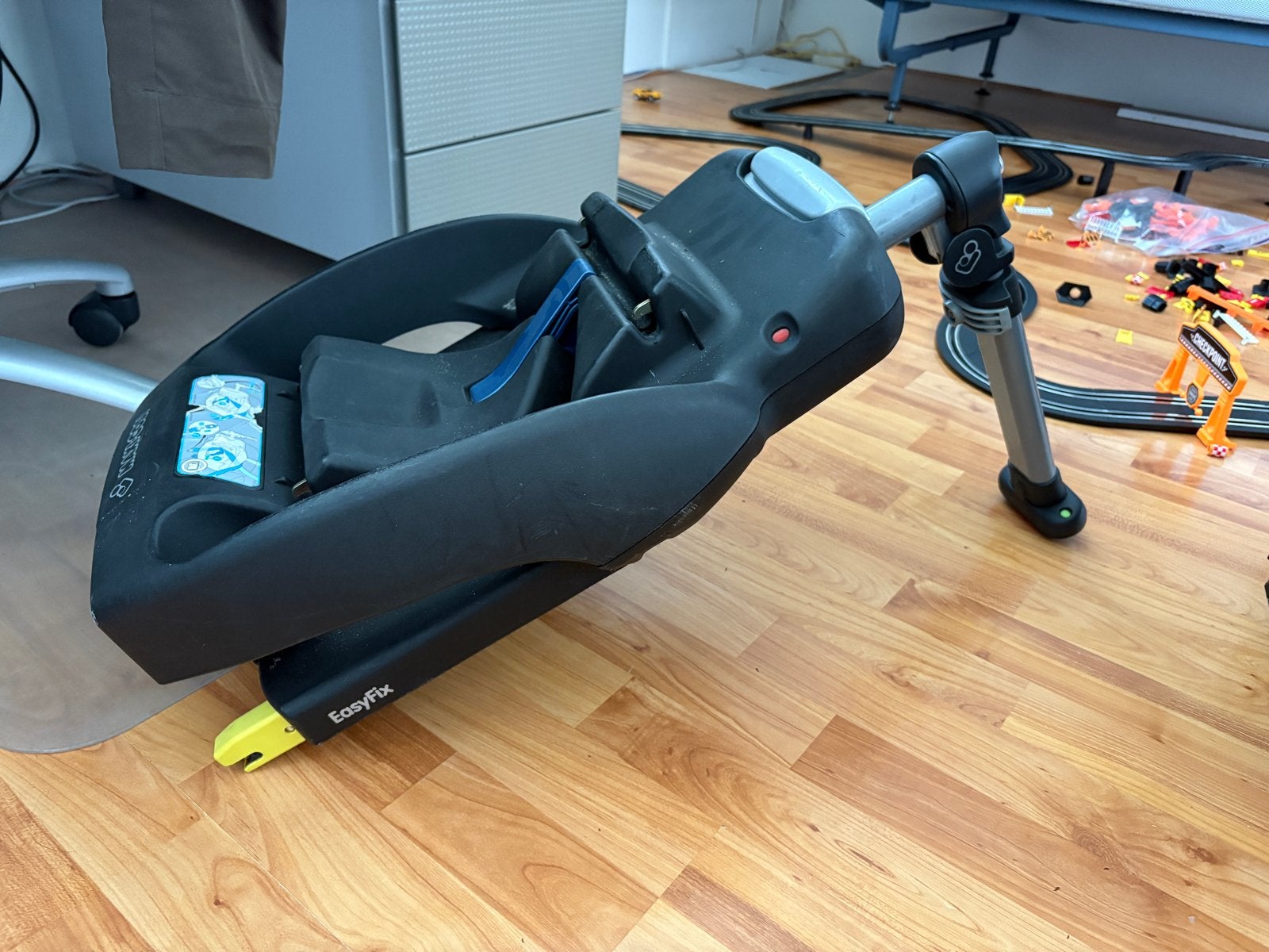 Maxi-Cosi autostoel met EasyFix base - Zo goed als nieuw, Ophalen, Autogordel of Isofix, Zijbescherming, Zo goed als nieuw