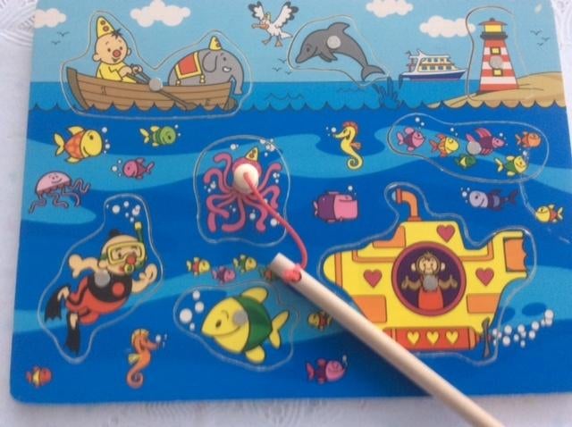2 MAGNEET PUZZELS MET STOKJE LEEFTIJD 4-6 JAAR € 12,50, Ophalen, 10 tot 50 stukjes, Zo goed als nieuw, 4 tot 6 jaar
