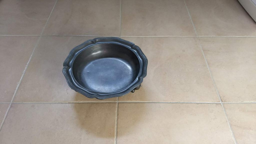 Tinnen schaal op 3 pootjes, doorsnede 27 cm, Ophalen