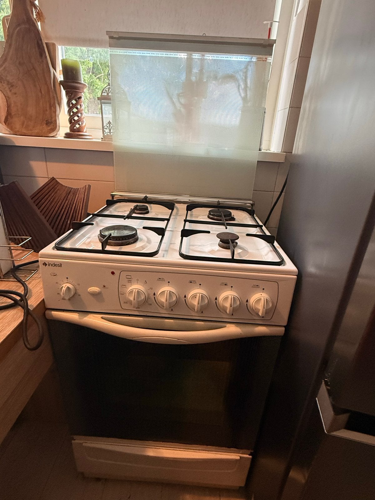 Indesit Vrijstaand Gasfornuis met Oven, Ophalen, 4 kookzones, Zo goed als nieuw, Gas