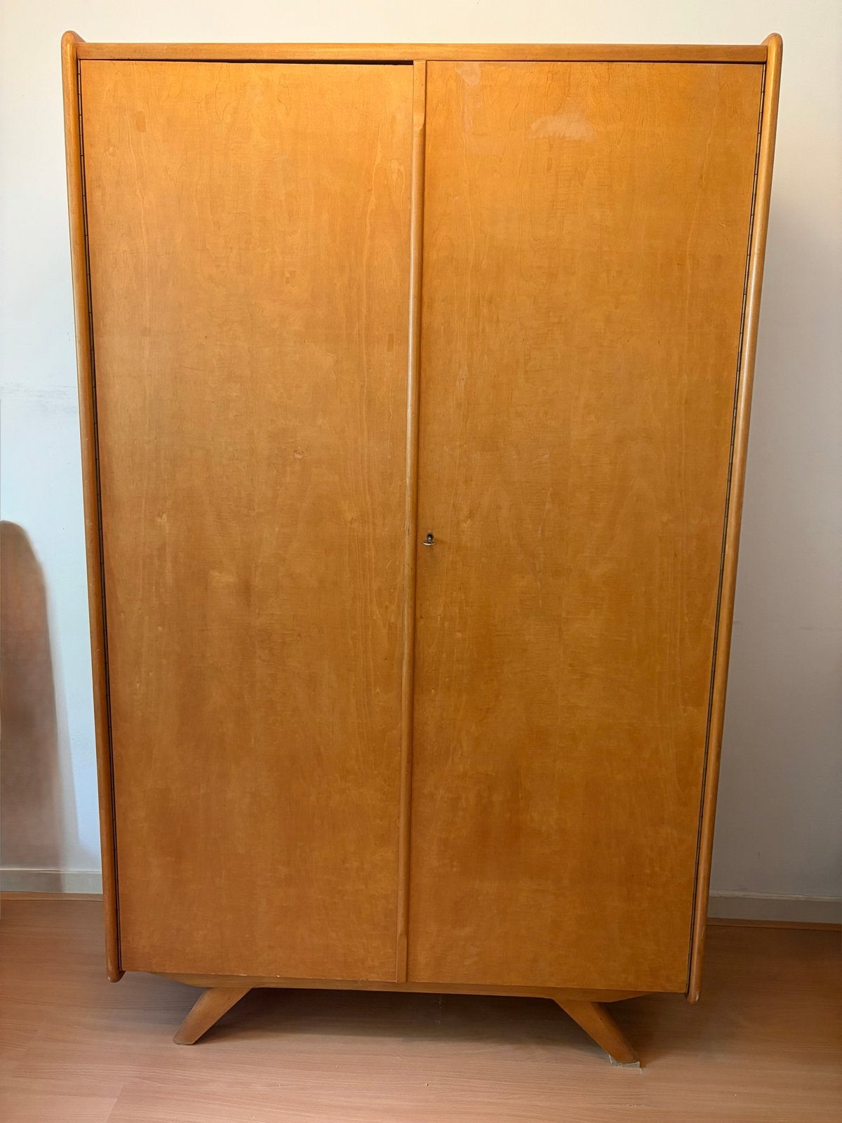 Vintage kledingkast met ronde afwerking, Huis en Inrichting, Kasten | Kledingkasten, Ophalen, Met deur(en), Gebruikt, 100 tot 150 cm