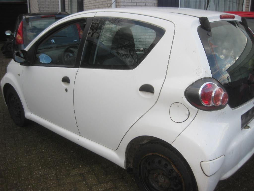 achter raam, ruit, toyota aygo, citroen c1 , peugeot 107, Ophalen of Verzenden, Citroën