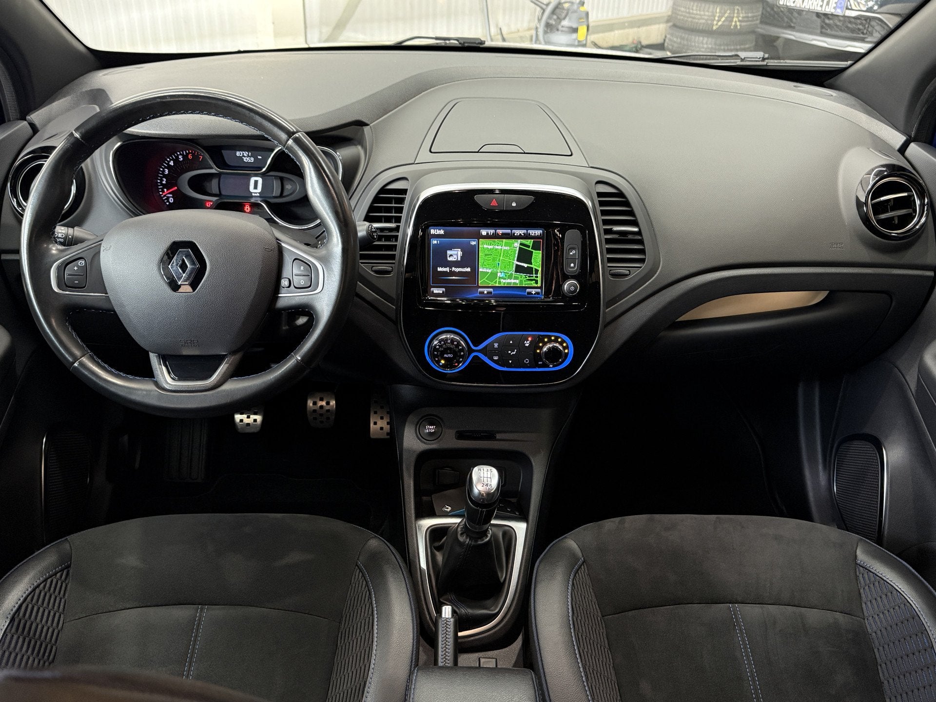 Renault Captur 1.3 TCe 150pk Version S | R-Link Navi | 17" |, Voorwielaandrijving, Gebruikt, Zwart, 4 cilinders