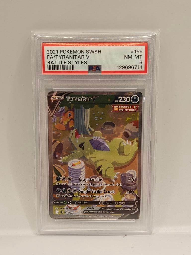 2021 pokemon swsh FA TYRANITAR V battle styles PSA 8, Ophalen of Verzenden, Zo goed als nieuw