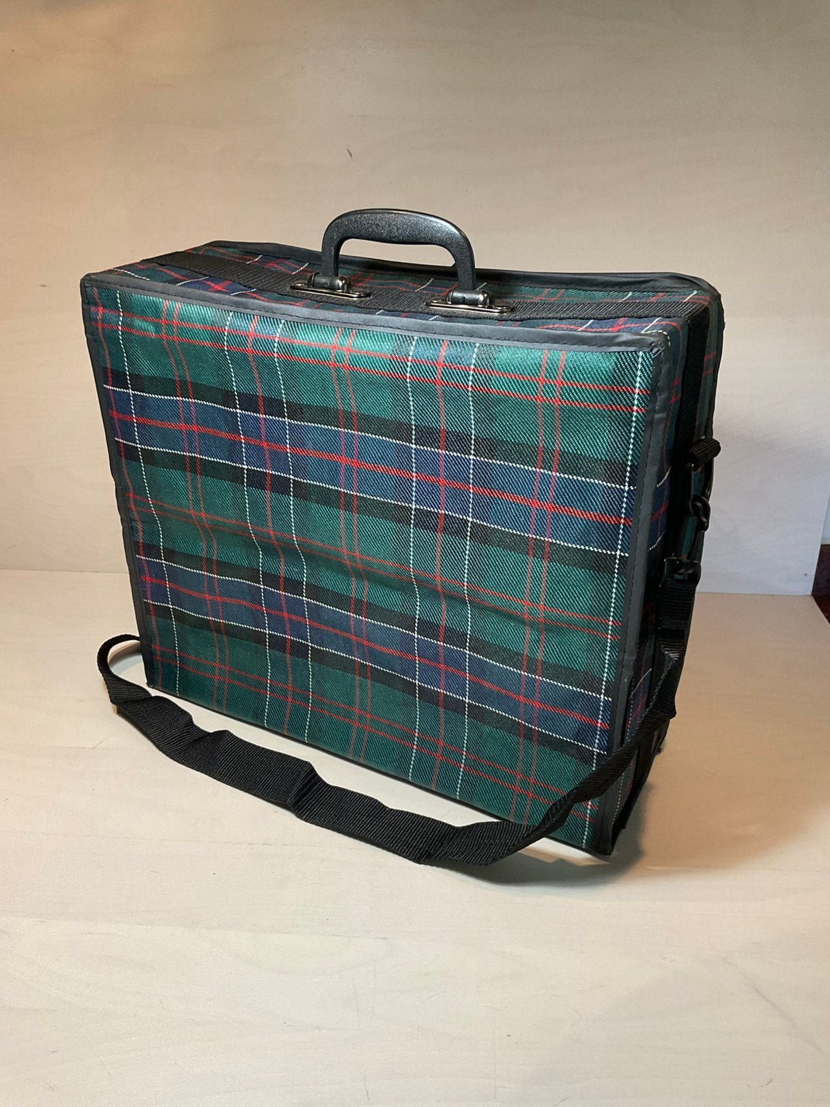 Vouwkoffertje afmetingen 40x34x14 cm met schouderband, Sieraden, Tassen en Uiterlijk, Ophalen of Verzenden, Zo goed als nieuw