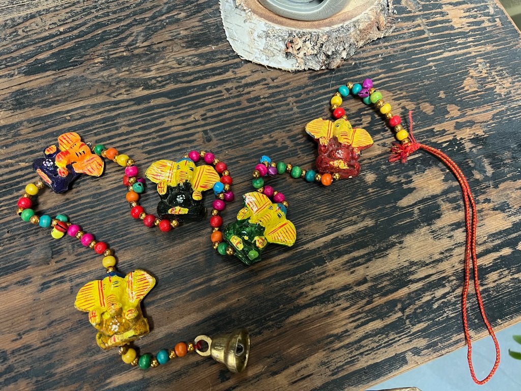 Ganesh slinger hout handbeschilderd met bel kralen ganesha, Verburgt Vintage, Nieuw, Ophalen of Verzenden, Hout
