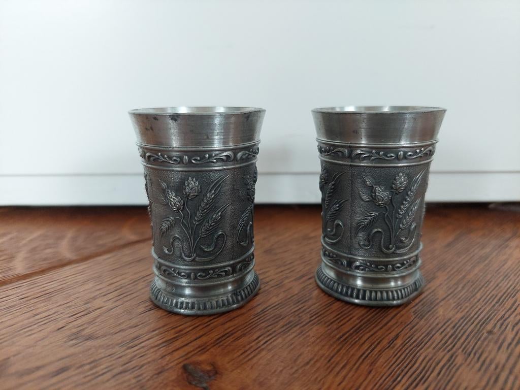 Tinnen borrelglaasjes met graanmotief, Ophalen of Verzenden