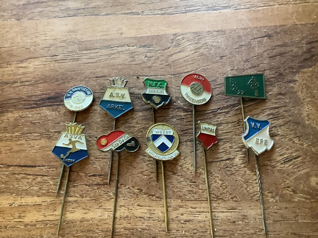 10 speldjes voetbal amateur, Verzamelen, Ophalen of Verzenden, Gebruikt, Sport