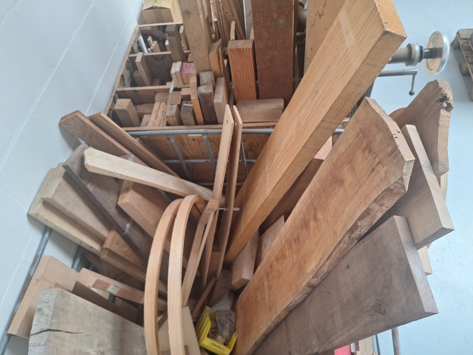 Bak vol met exotische houtsoorten. Beuken, peren, iep etc, Doe-het-zelf en Verbouw, Hout en Planken, Ophalen, Overige houtsoorten