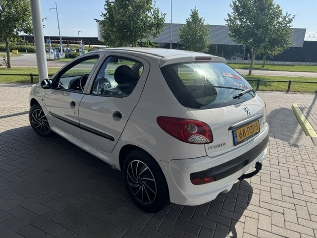 Peugeot 206+ 1.1 ACCENT 5-DRS. + AIRCO (bj 2011), Auto's, Peugeot, Stof, Gebruikt, 4 cilinders, 60 pk