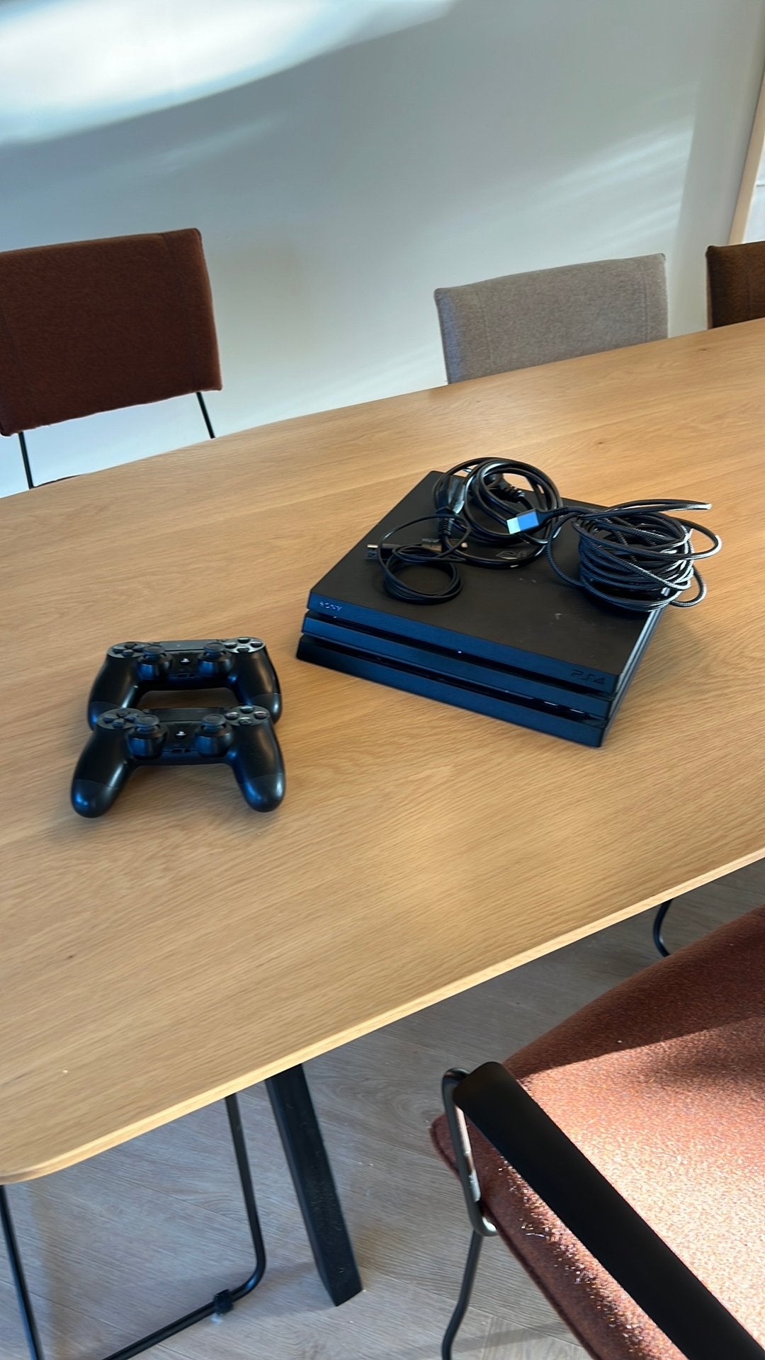 PS4 pro 2 controllers, Ophalen of Verzenden, Zo goed als nieuw, Met 2 controllers, Pro