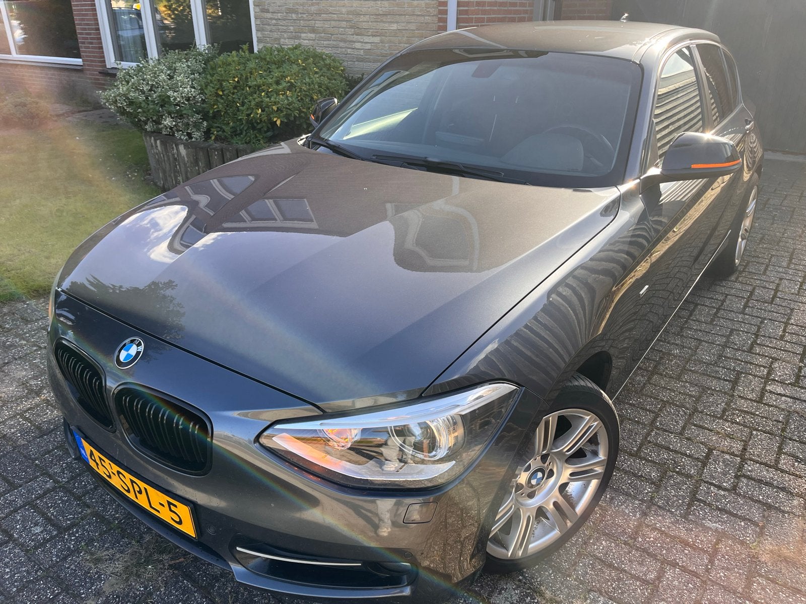 BMW 1-Serie 116I 100KW 5DR Aut8 2011 Grijs, Auto's, Zwart, 4 cilinders, Origineel Nederlands, 1200 kg