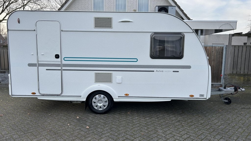 Adria Aviva 442 PH Lichtgewicht - Voortent, Caravans en Kamperen, Caravans, Bedrijf, 750 - 1000 kg, Adria, 4 tot 5 meter