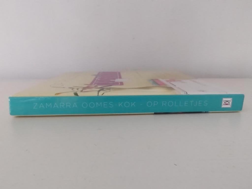 Op rolletjes / Zamarra Oomes - Kok ISBN 9789061128465, Ophalen of Verzenden, Zo goed als nieuw, Zamarra Oomes-Kok