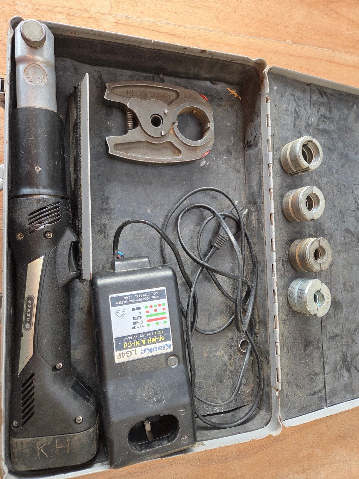 Persmachine Klauke DEFECT met lader en toebehoren., Ophalen of Verzenden, Gebruikt