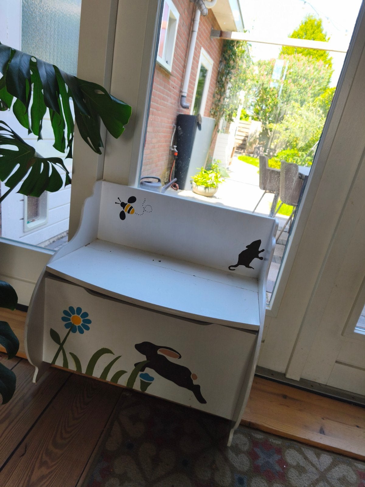 Kinderbankje met klep en leuke dierenafbeeldingen, Kinderen en Baby's, Kinderkamer | Tafels en Stoelen, Ophalen, Gebruikt, Stoel(en)