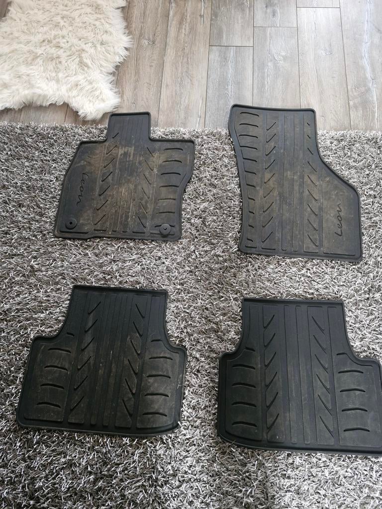 Te koop seat leon 5f rubber automatten, Ophalen, Zo goed als nieuw