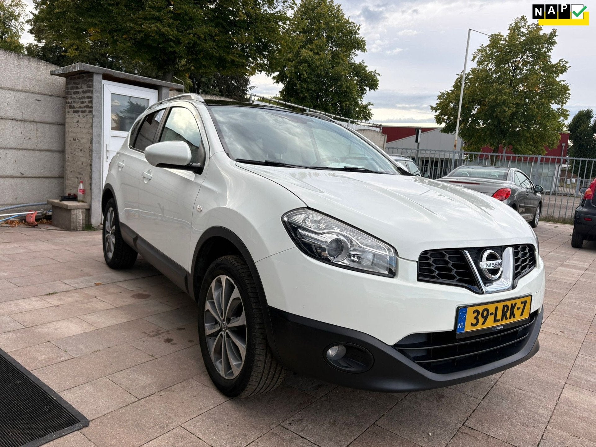 Nissan Qashqai 2.0 Acenta|Automaat|Navi|Pano|Trekhaak, Stof, Gebruikt, Zwart, 4 cilinders