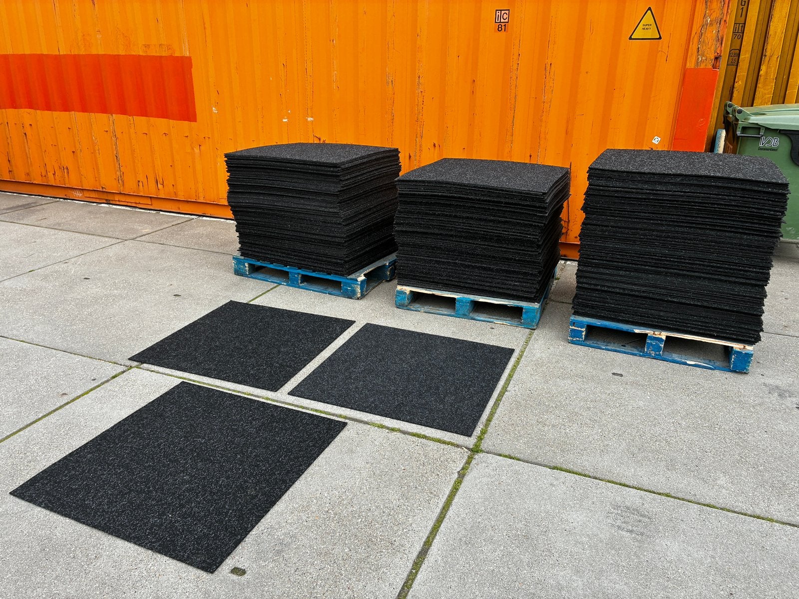 GROTE PARTIJ tapijttegels 100x100cm en 50x50cm, Huis en Inrichting, Stoffering | Vloerbedekking, Ophalen, 75 m² of meer, Grijs