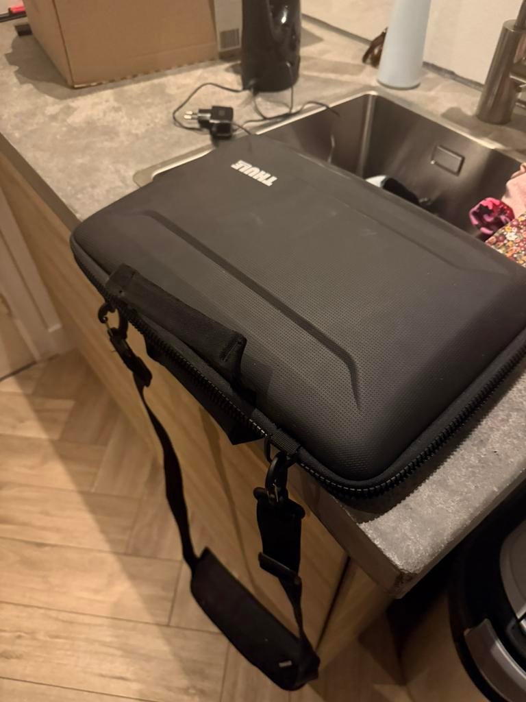Thule 15 inch Laptoptas – Stevig en nieuw, Computers en Software, Laptoptassen, Ophalen, 15 inch, Nieuw, Schoudertas