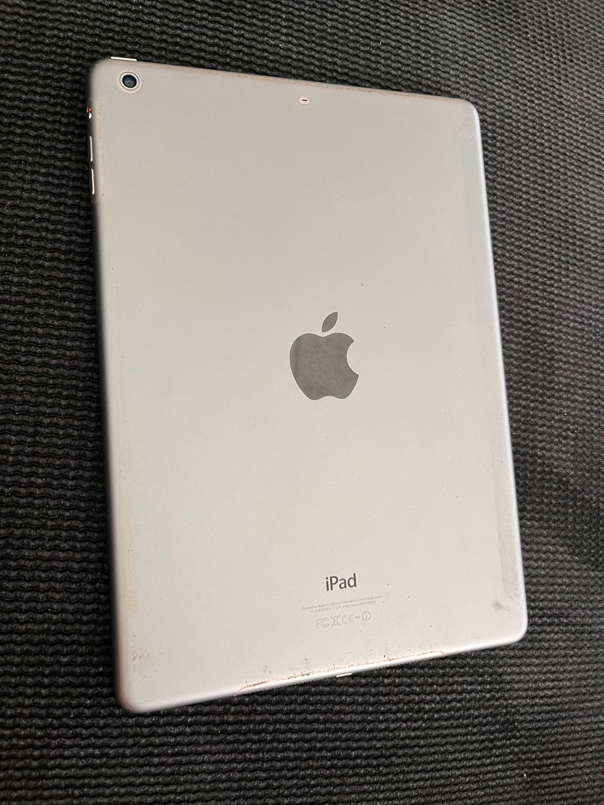 Defecte Apple iPad voor onderdelen of reparatie + hoes, Computers en Software, Apple iPads, Ophalen of Verzenden, Niet werkend