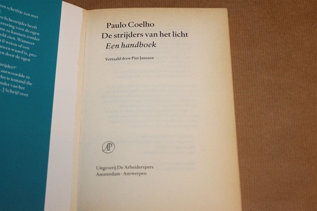 De Strijders van het Licht — Paulo Coelho 2006, Ophalen of Verzenden, Gelezen