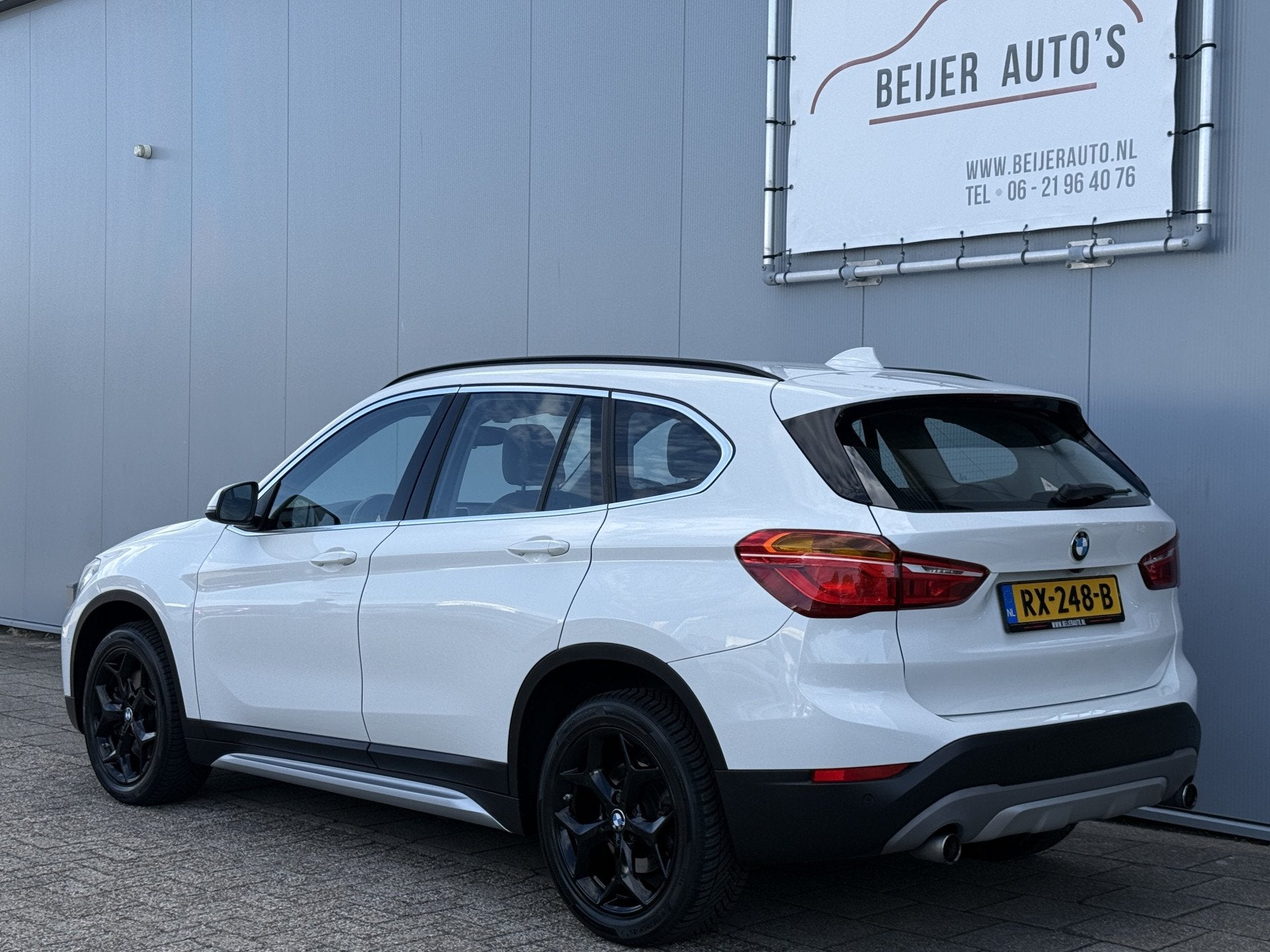BMW X1 xDrive20i High Executive Automaat Navigatie/Trekhaak/, Auto's, 1998 cc, Gebruikt, Euro 6, 2000 kg