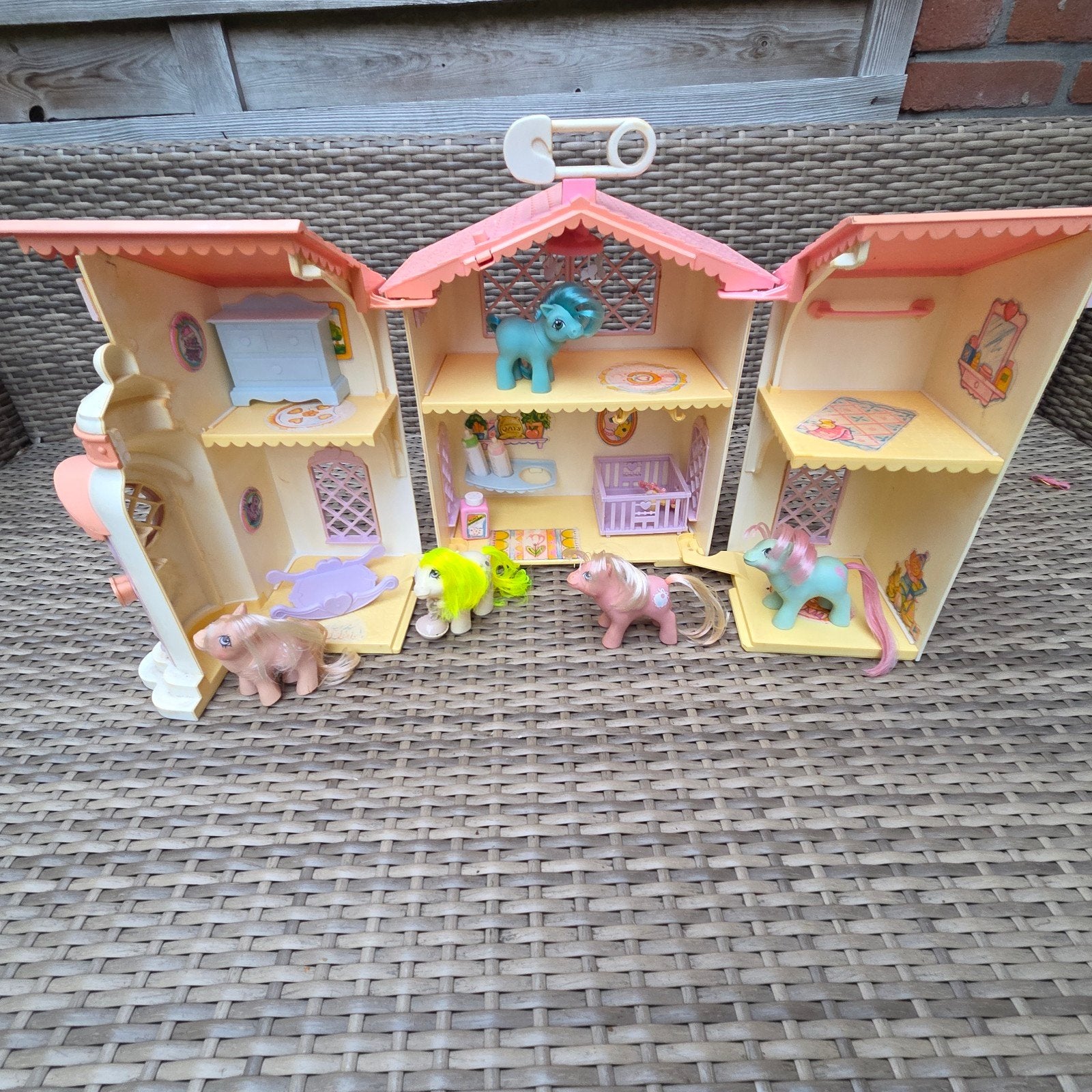 my little pony's met huis, Ophalen