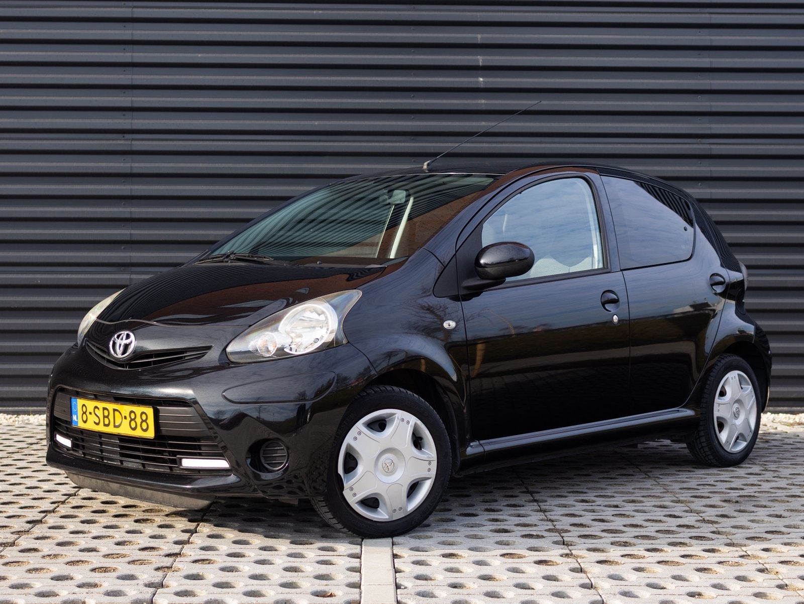 Toyota Aygo 1.0 ORIG. NL | AIRCO | APK2027 | GOED ONDERHOUD., Auto's, Voorwielaandrijving, Stof, Zwart, 4 stoelen