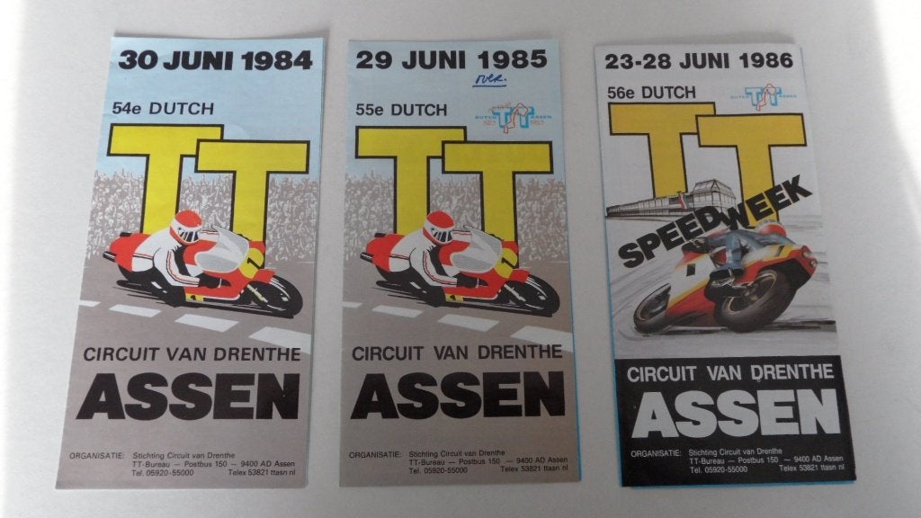TT Assen motorwegrace flyers 3 x 1984 - 1985 en 1986, Verzenden, Zo goed als nieuw, Gebruiksvoorwerp
