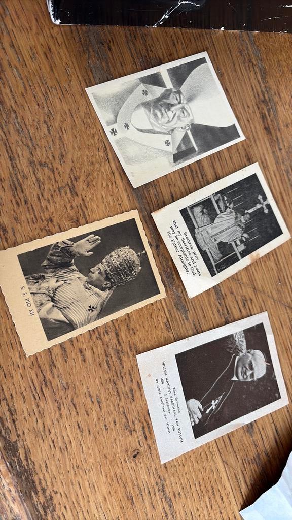 4 paus kardinaal priester prentjes samen 75 cent, Ophalen of Verzenden, Kaart of Prent