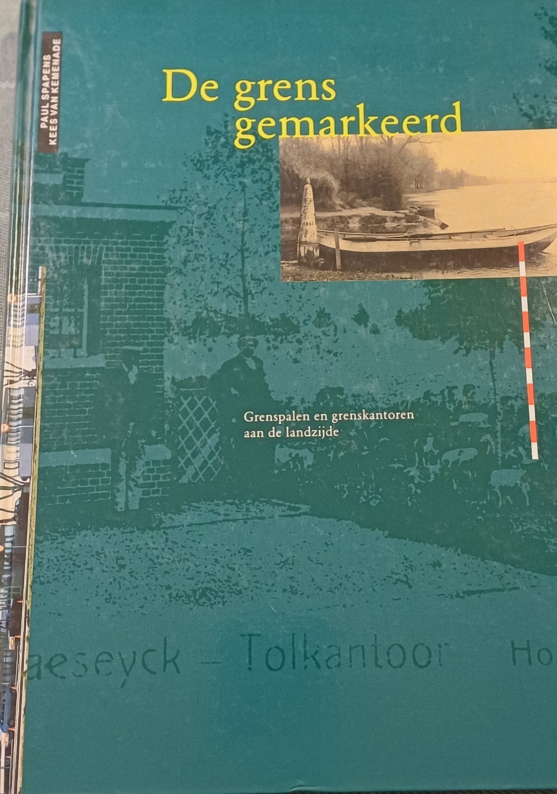 De Grens Gemarkeerd: Grenspalen en Grenskantoren, Ophalen of Verzenden, 20e eeuw of later, Zo goed als nieuw, Paul Spapens, Kees van Kemenade