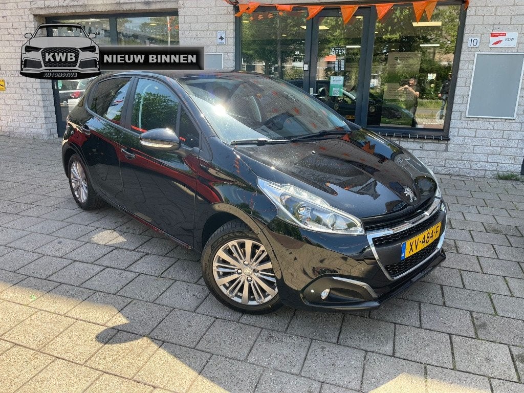 Peugeot 208 1.2 Signature Navi 4x Nw banden Distri VV, Gebruikt, Euro 6, 1199 cc, 1055 kg
