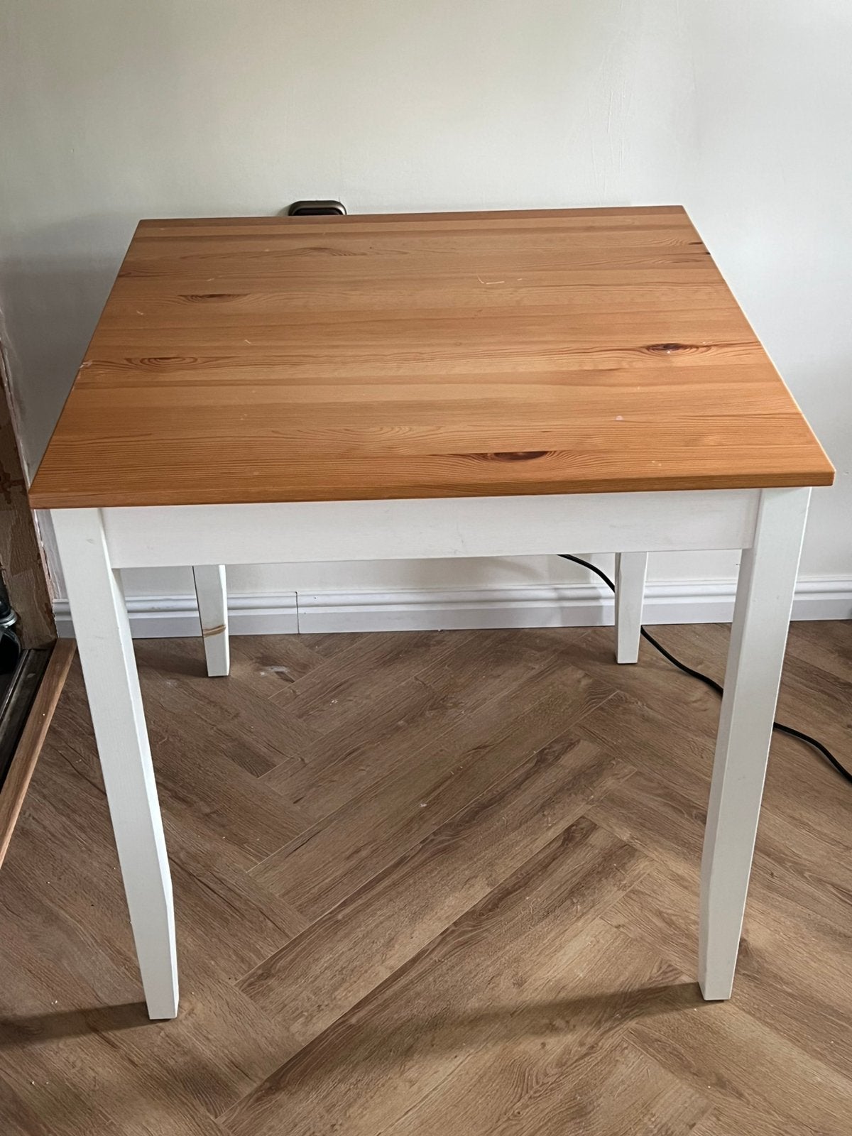 IKEA Table 74 x 74 x 75 cm – Solid Wood Top, Huis en Inrichting, Ophalen, 50 tot 100 cm, 50 tot 100 cm, Zo goed als nieuw