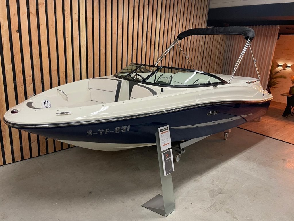SEA RAY 190 SPORT 4.5 MPI V6 200PK Bj'20 LED! AUDIO! SeaDek!, 3 m, 0 cm, Sea Ray, 200 pk of meer
