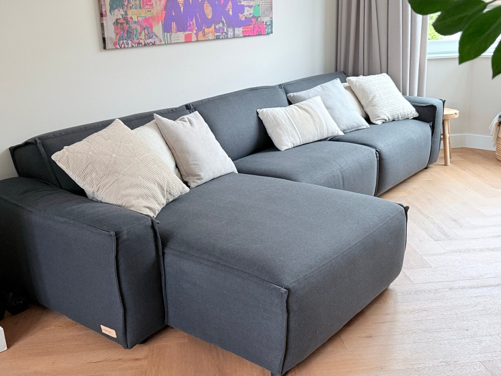 Moderne donkergrijze hoekbank met chaise longue, Huis en Inrichting, Ophalen, 250 tot 300 cm, 100 tot 125 cm, Hoekbank