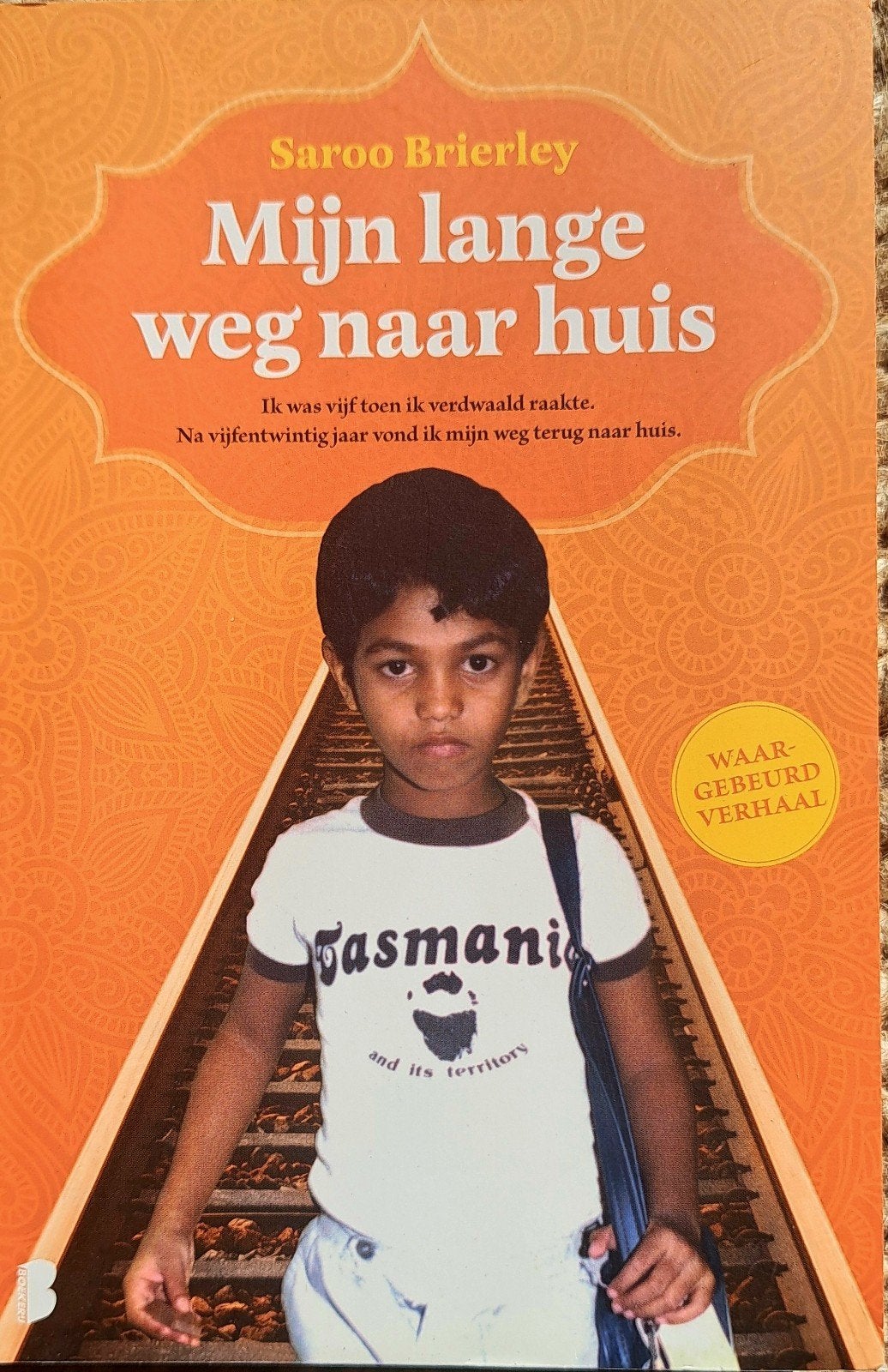 Mijn lange weg naar huis - Waargebeurd verhaal, Boeken, Biografieën, Ophalen of Verzenden, Gelezen, Saroo Brierley, Film, Tv en Media