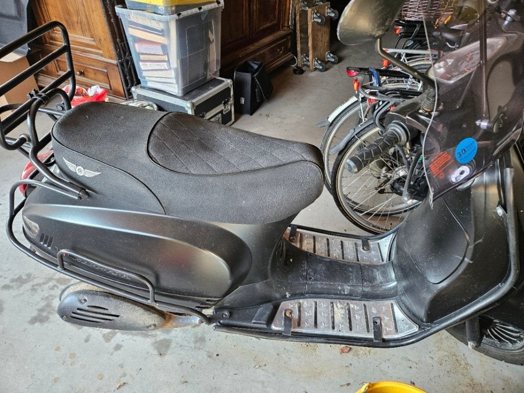 DJJD scooter met ervaring, Fietsen en Brommers, Snorfietsen en Snorscooters, Gebruikt, Benzine, Ophalen, Overige merken