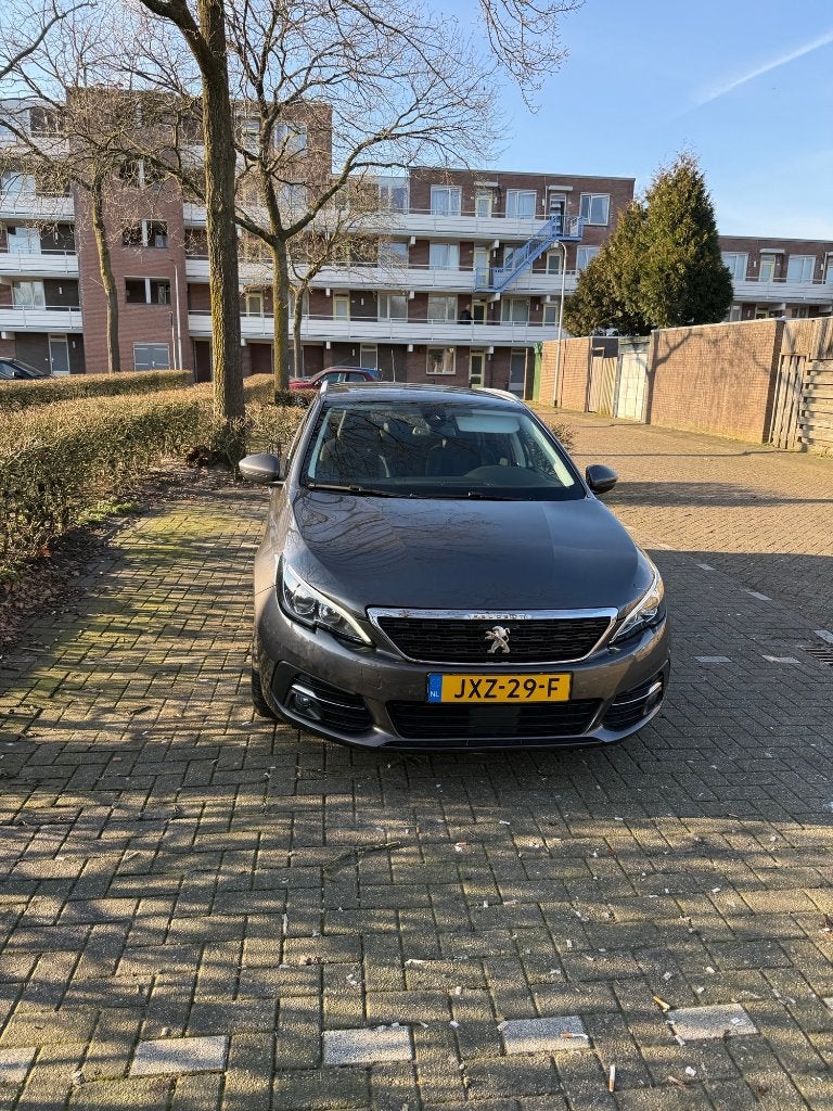Peugeot 308 1.2 E-thp 130pk Aut. 2019 Grijs, 1199 cc, 630 kg, Grijs, 3 cilinders